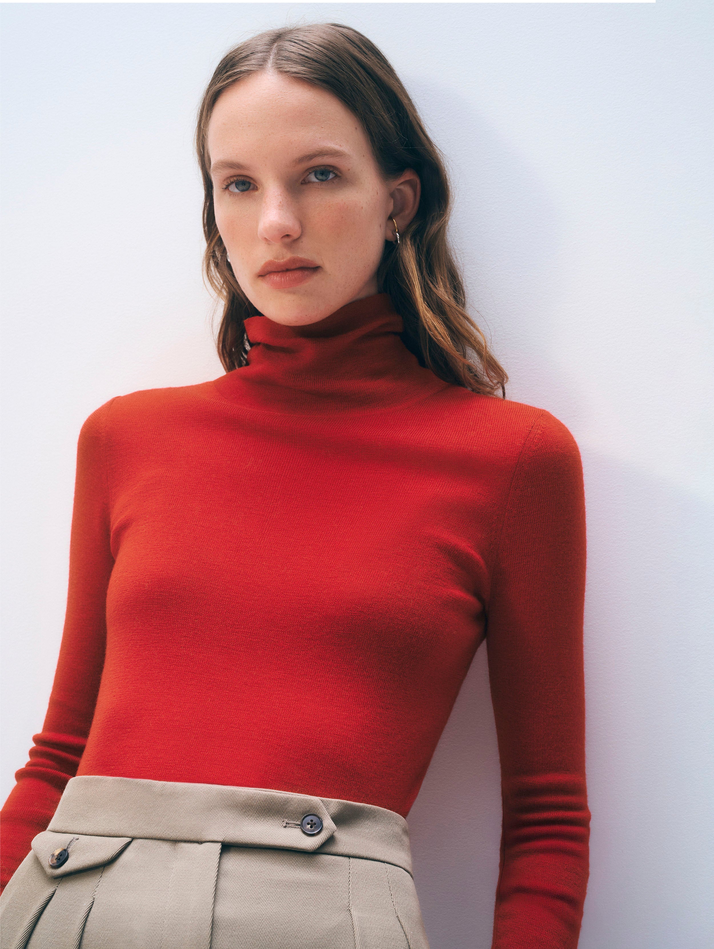 White & Warren Superfine Merino Fitted Turtleneck Sweater in Red size White & Warren Superfine Merino Fitted Turtleneck Sweater in Red size