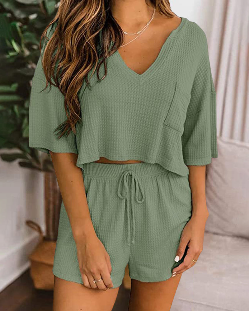Two-piece Set Short Sleeve V-neck Top and Shorts Lounge Suits – Green Two-piece Set Short Sleeve V-neck Top and Shorts Lounge Suits – Green
