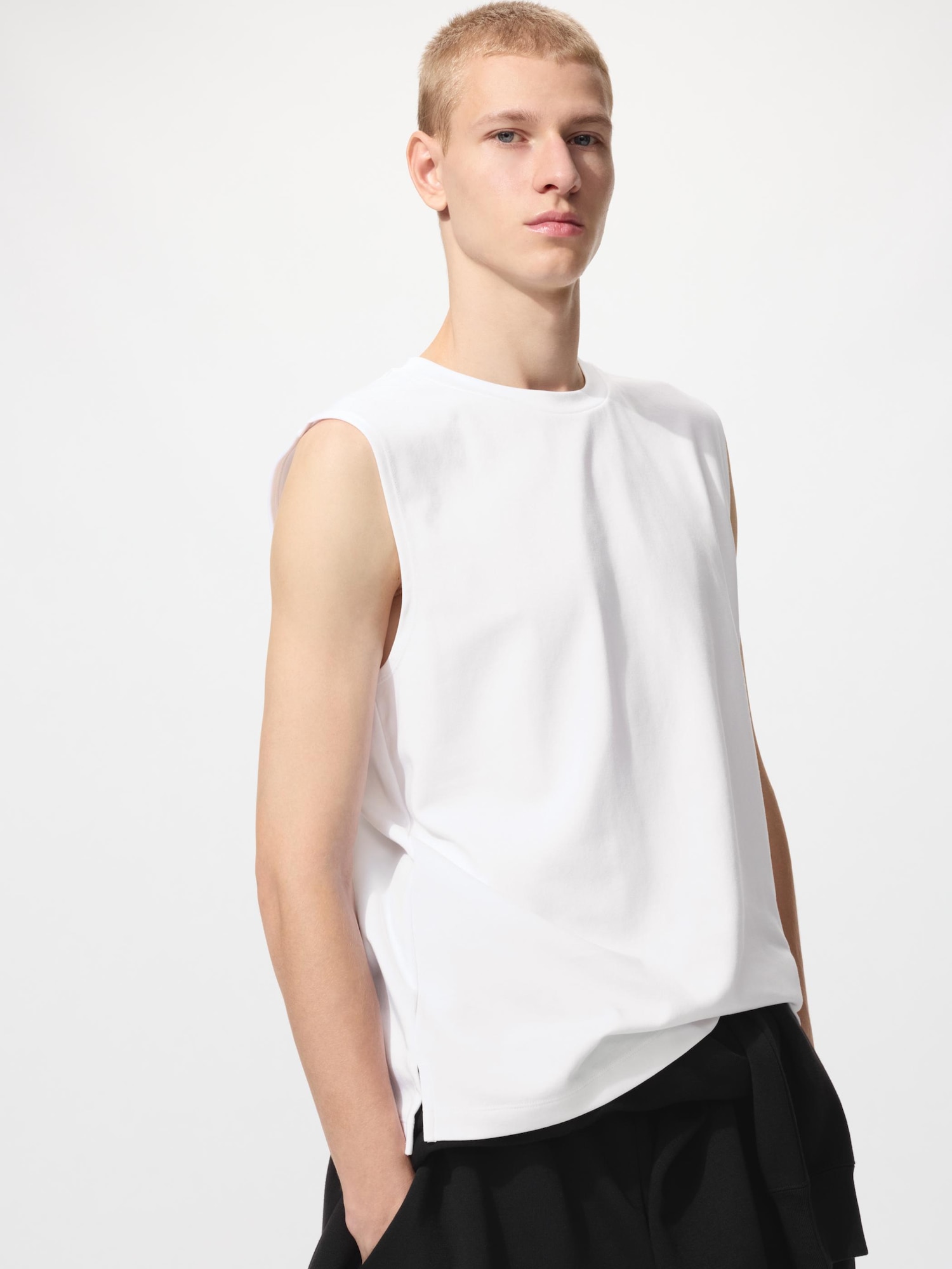 UNIQLO Men’s AIRism Cotton Shirt Sleeveless with Quick-Drying, White