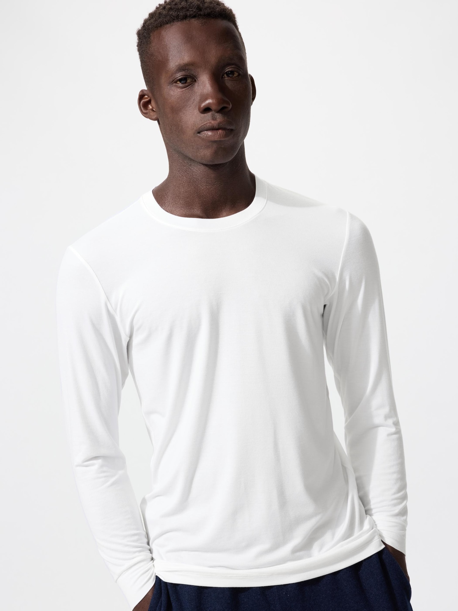 UNIQLO Men’s HEATTECH Shirt with Moisture-Wicking, White UNIQLO Men’s HEATTECH Shirt with Moisture-Wicking, White