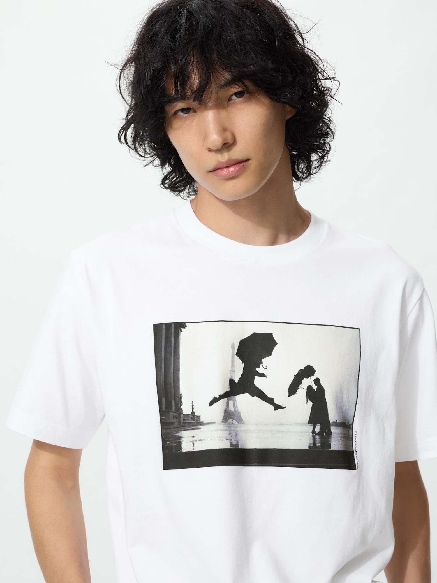 UNIQLO Men’s Elliott Erwitt UT Graphic Shirt, White UNIQLO Men’s Elliott Erwitt UT Graphic Shirt, White