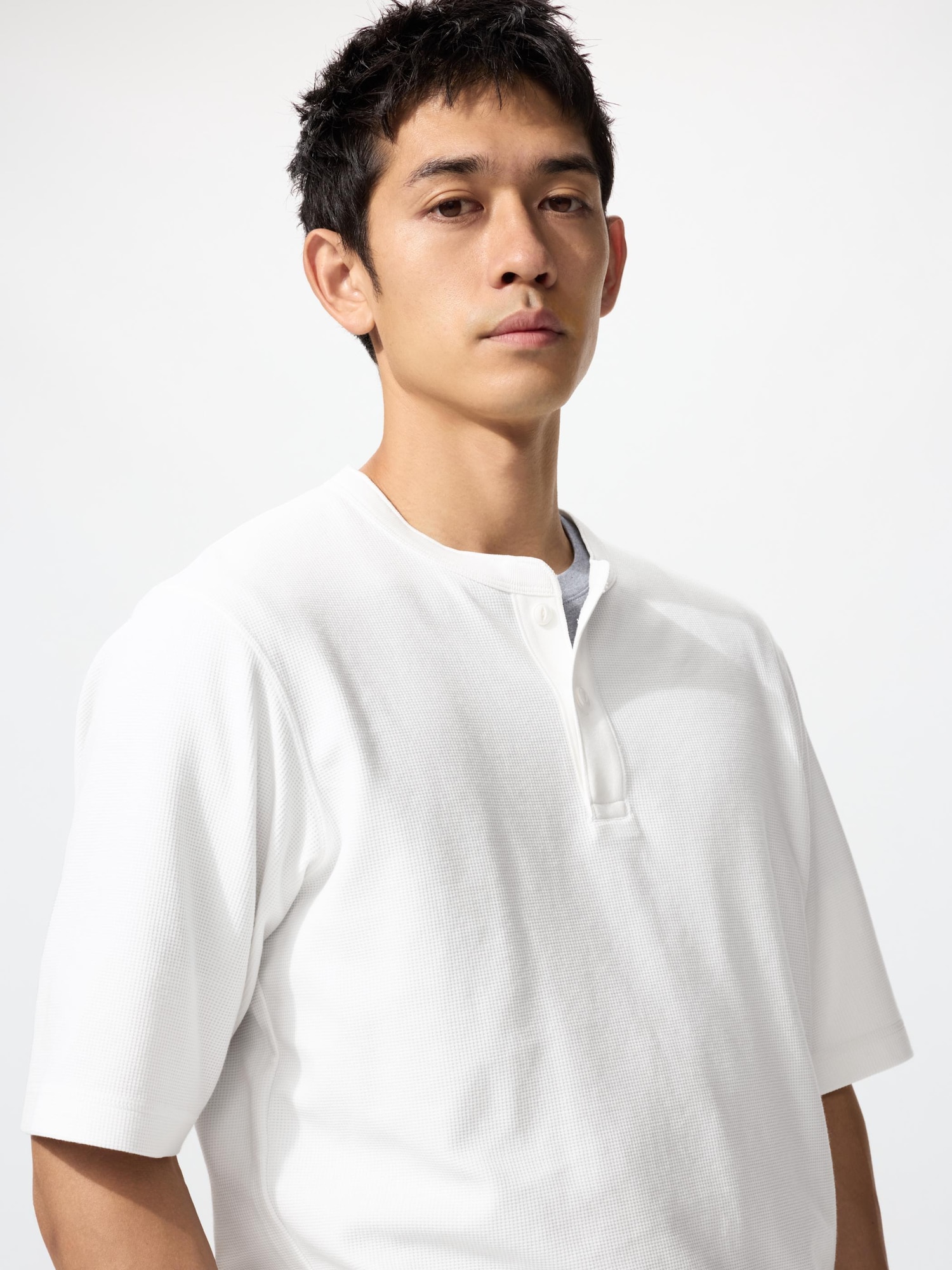 UNIQLO Men’s DRY Waffle Henley Shirt with Quick-Drying, White, Large UNIQLO Men’s DRY Waffle Henley Shirt with Quick-Drying, White, Large