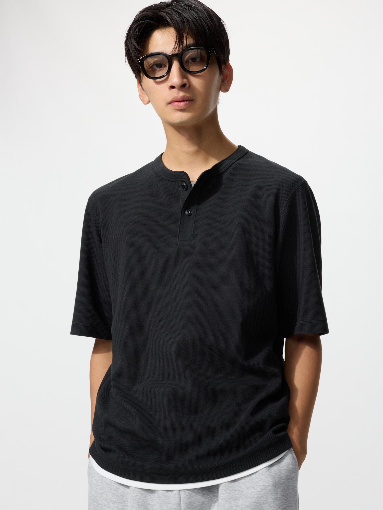 UNIQLO Men’s DRY Waffle Henley Shirt with Quick-Drying, Black, Small UNIQLO Men’s DRY Waffle Henley Shirt with Quick-Drying, Black, Small