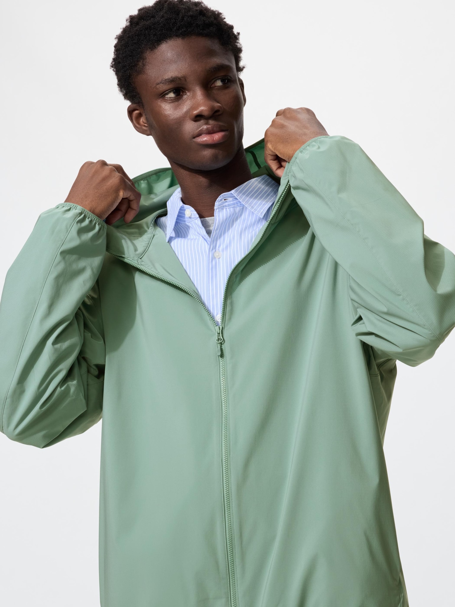 UNIQLO Men’s Pocketable UV Protection Parka with Water-Repellent, Green UNIQLO Men’s Pocketable UV Protection Parka with Water-Repellent, Green
