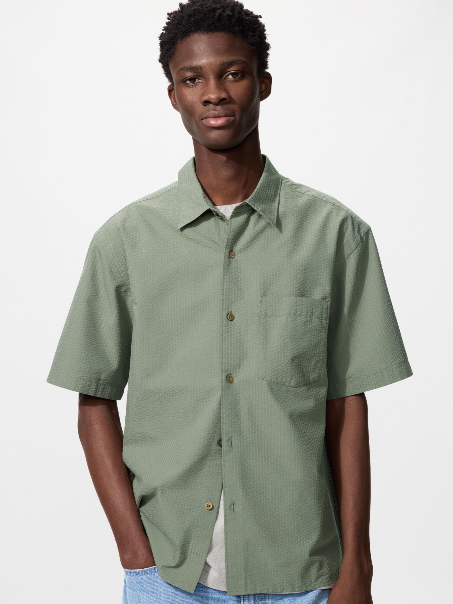 UNIQLO Men’s Seersucker Shirt Short Sleeve, Olive, Medium