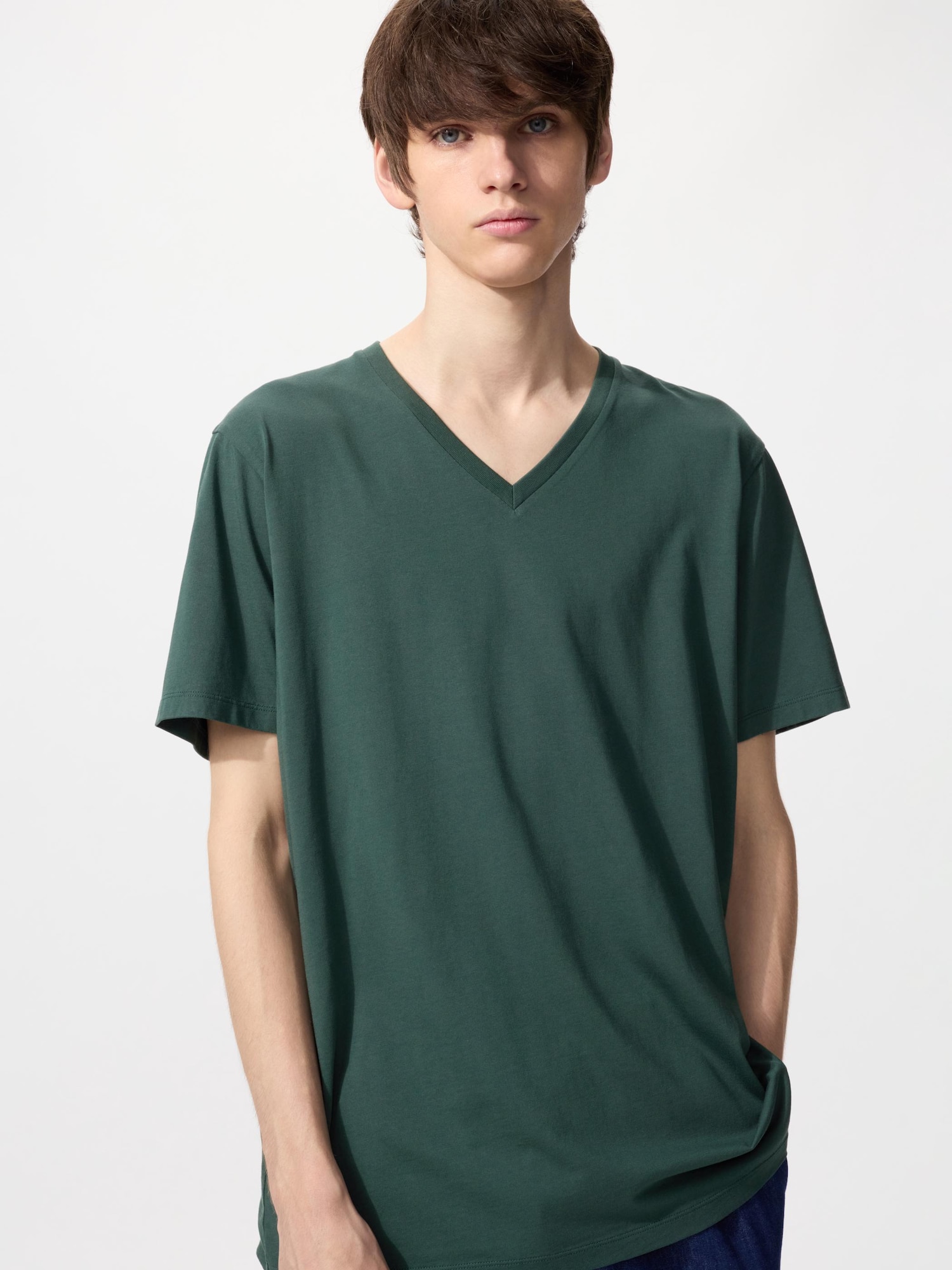 UNIQLO Men’s SUPIMA Cotton V-Neck Shirt, Dark Green UNIQLO Men’s SUPIMA Cotton V-Neck Shirt, Dark Green