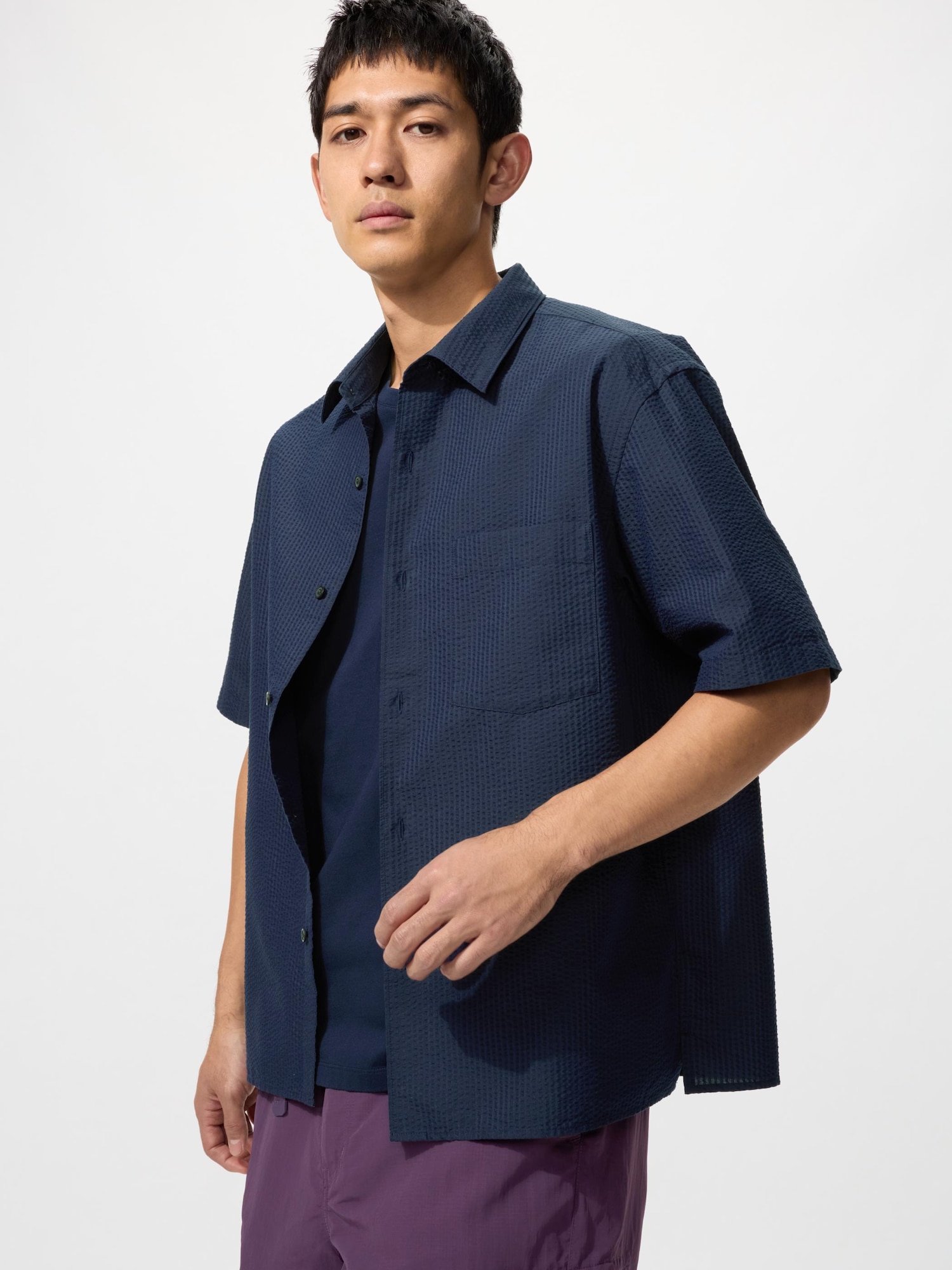 UNIQLO Men’s Seersucker Shirt Short Sleeve, Navy, Small