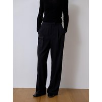 Classic One-tuck Trousers [Black]