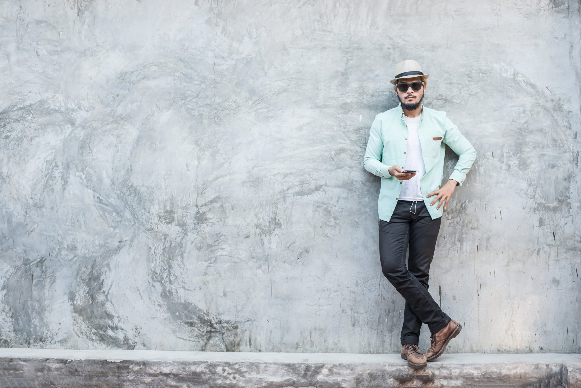 Why Most Men’s Style Advice is Actually Making You Dress Worse (I Should Know – I Used to Follow All of It)